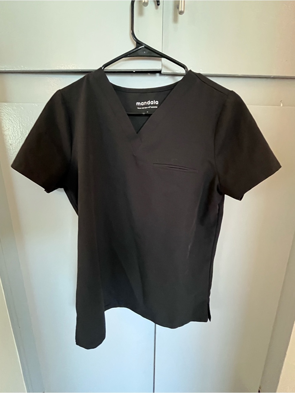 Mandala Black V-Neck Scrub Top Women’s Small
